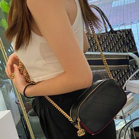 CHANEL 黑金嬉皮徽章相機包 18*10*6.5 98新配件盒子 塵袋 吊牌 保卡 購證