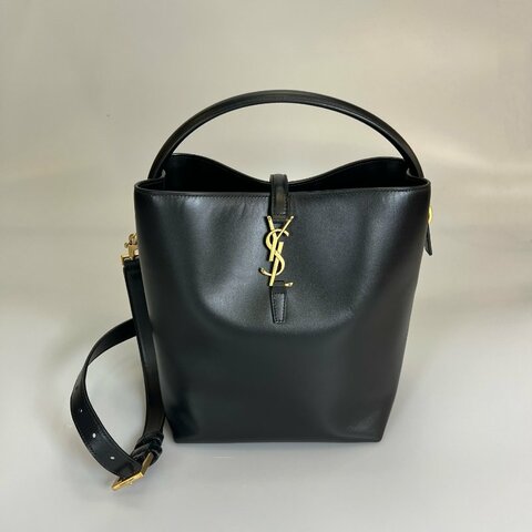 全新品 YSL 742828 Le 37黑金釦小牛皮水桶包 中號