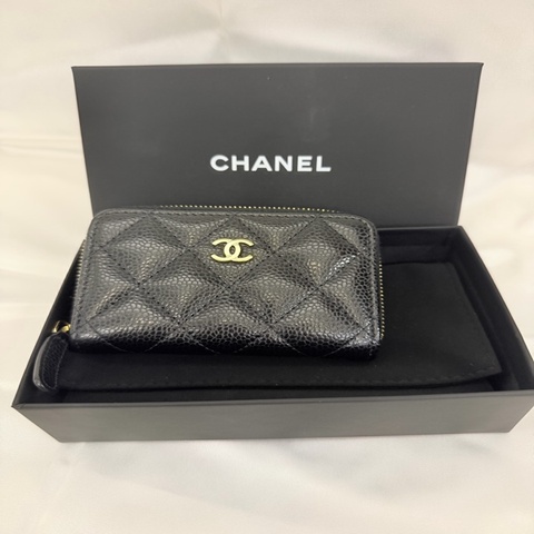 新款Chanel 黑荔枝皮金釦拉鏈零錢包