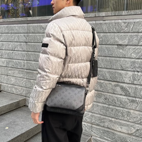 #98新 Louis Vuitton Trio 三合一黑武士郵差包 芯片款
