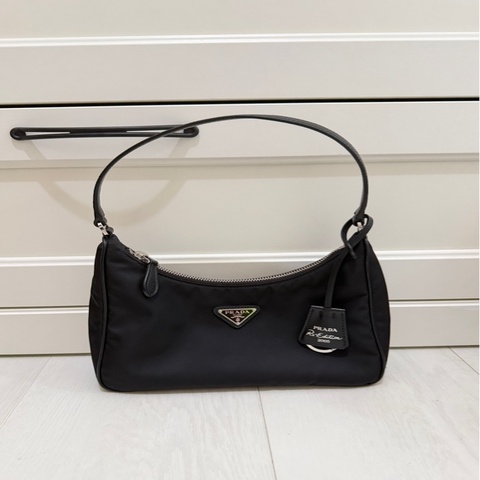 prada re-edition 2005腋下包