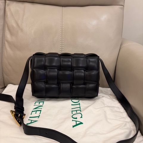 Bottega Veneta PADDED CASSETTE 枕頭包