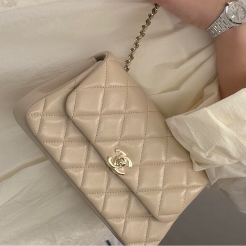 💎Chanel香奈兒|奶茶色金扣雲朵cf大mini 鏈條單肩斜挎包 |99新芯片款