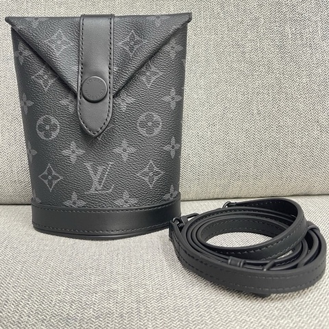 路易威登/LV 黑花 黑武士薯條包 。