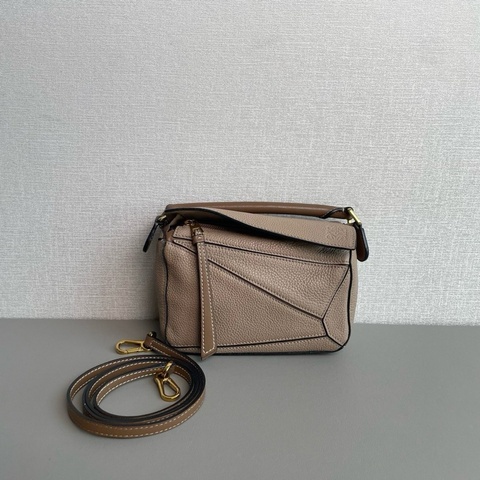 Loewe羅意威🫶🏻 puzzle mini 大象灰沙色金扣幾何包💕 98新✨ 尺寸：17×12cm