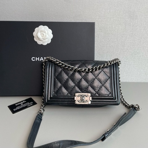 Chanel香奈兒🖤 leboy黑銀中號💕 鏈條包98新✨18年有卡 尺寸：25×15