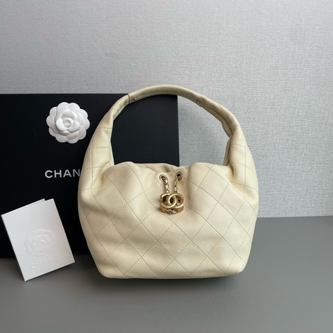 Chanel香奈兒🖤 新款26C淡米色hobo 腋下包💕 99新✨ 芯片款 尺寸：19×17