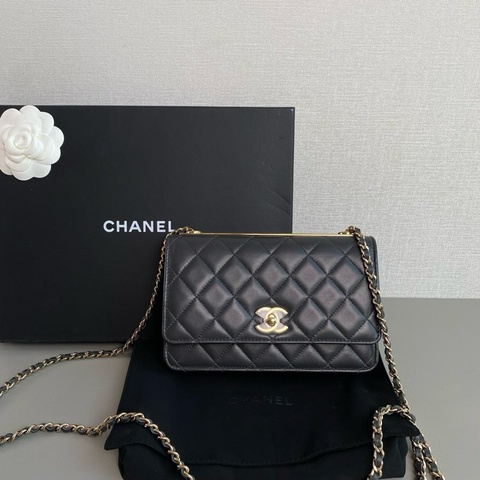 Chanel香奈兒🖤 水泥灰色羊皮金扣 trendy cc woc鏈條包 💗99新✨ 2026芯片款 尺寸：12.3x19.2x3.5cm