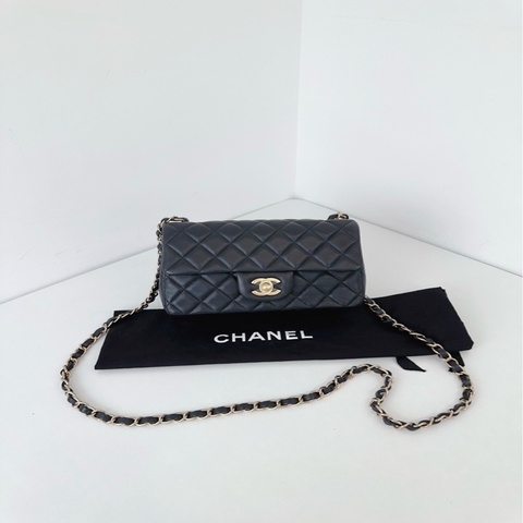 Chanel香奈兒🖤 黑金CF大mini鏈條包💕 99新✨芯片款 尺寸20*12*7