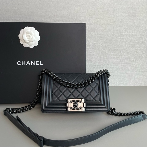 Chanel香奈兒🖤 leboy 小號  so black黑色牛皮 斜挎包💕 98新✨ 25開無卡 尺寸：20.5x12x8.5cm