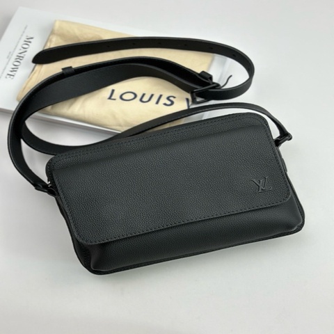 Louis Vuitton 路易威登 新款黑色郵差包 芯片款  附件：塵袋