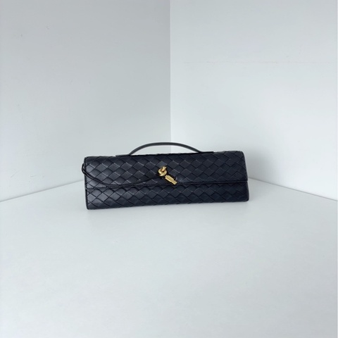 Bottega Veneta🫶🏻 新款芯片 長款Andiamo CLutch 黑色金扣 編織手拿包 晚宴包💕 99新✨ 尺寸31*13.5*3