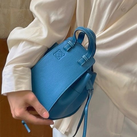 Loewe羅意威🫶🏻Hammock mini吊床包 牛仔藍荔枝皮💕98新✨ 尺寸16*20