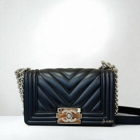 JS1492-CHANEL BOY20 黑色山形牛皮銀釦口蓋包A67085