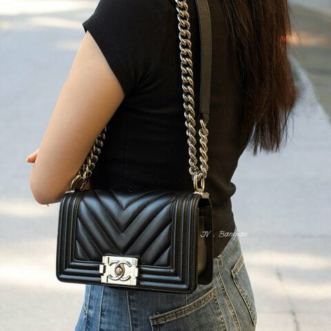 JS1492-CHANEL BOY20 黑色山形牛皮銀釦口蓋包A67085