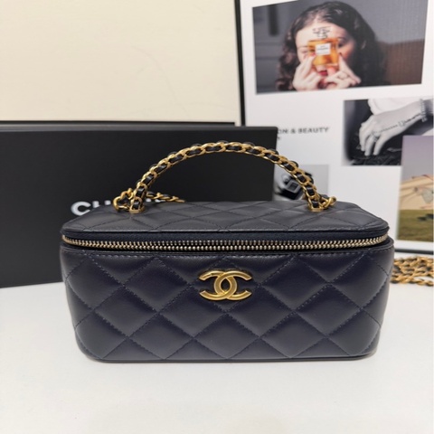 Chanel 香奈兒🖤 深藍色化妝盒 新款鐳射💕 99新✨