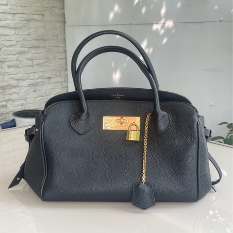 Louis Vuitton 路易威登 Milla黑色中號手提包 牛皮壓紋 尺寸約30*24*16cm