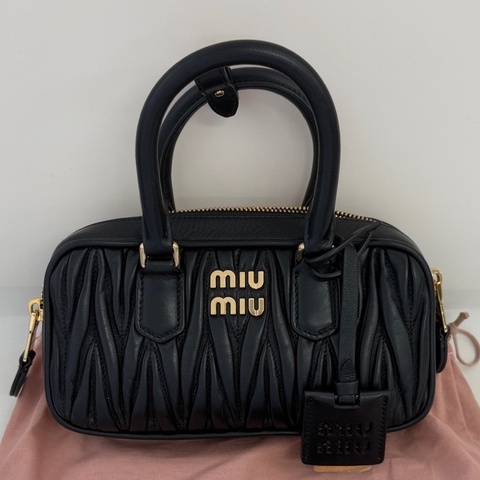 miumiu 繆繆 褶皺保齡球 mini 黑色 附件 塵袋