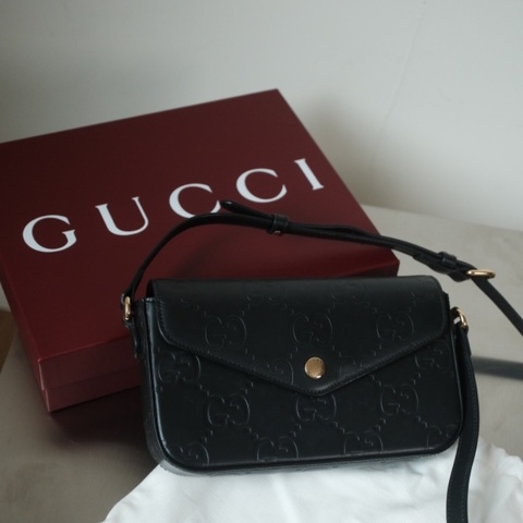 Gucci Guccissima 經典壓紋小牛皮信封斜背/肩背包 （附盒）