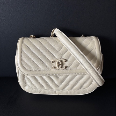 香奈兒 Chanel 白色斜紋牛皮cf鏈條郵差包 26開