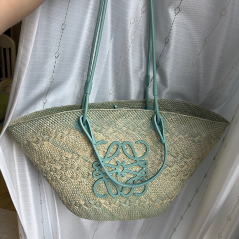 LOEWE羅意威 Anagram Basket中號草編包，湖水綠