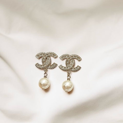 莉亞精品♡Chanel 水鑽垂吊珍珠耳針二手