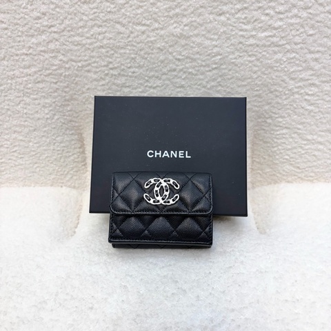 CHANEL黑色白琺瑯釦19粒紋牛皮MINI三折短夾AP3177