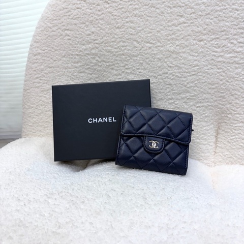 Chanel深藍淡金釦小羊皮三折短夾AP0231