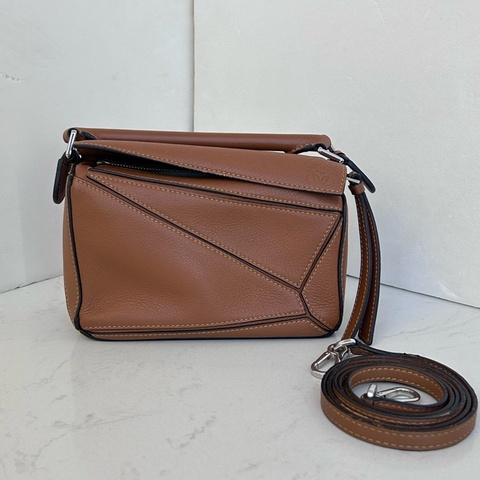 LOEWE/羅意威 單肩包紅色 Puzzle 幾何包 18cm