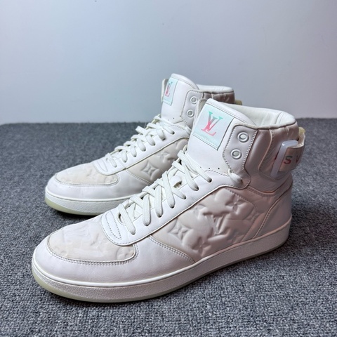 Louis Vuitton 路易威登 LV Rivoli 白色浮雕 休閒板鞋 中幫 42碼 98新