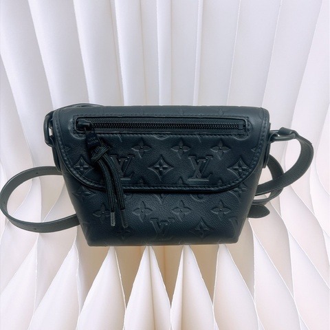 Lv pulse wearbale wallet black 黑色銀包袋