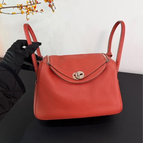 Hermès 愛馬仕Lindy26紅色銀扣TC皮 T刻