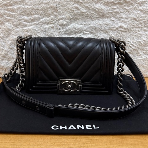 香奈兒/Chanel  leboy黑色V紋牛皮，手提斜挎單肩包  20開