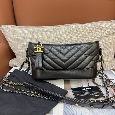 Chanel 香奈兒黑金V紋流浪小號 27開