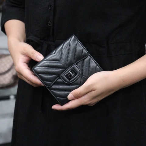 Chanel • 經典2.55全黑山形紋牛皮三折錢包 So Black