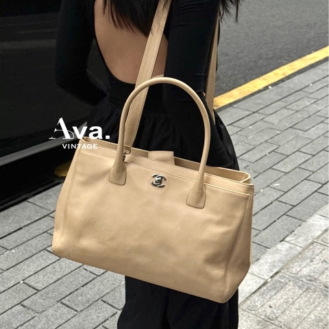 Chanel • 經典奶茶色荔枝牛皮銀釦Cerf 中號