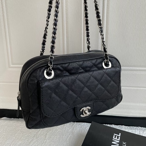 Chanel • 經典黑銀荔枝牛皮保齡球