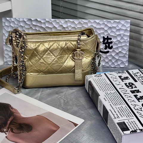 Chanel • 經典Gabrielle 金色金釦牛皮流浪包 小號 大全配🈶保卡
