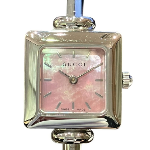 Gucci 手鐲手錶，總重 24.4 克，不鏽鋼，石英機芯，粉紅色珍珠母貝錶盤，1900L。