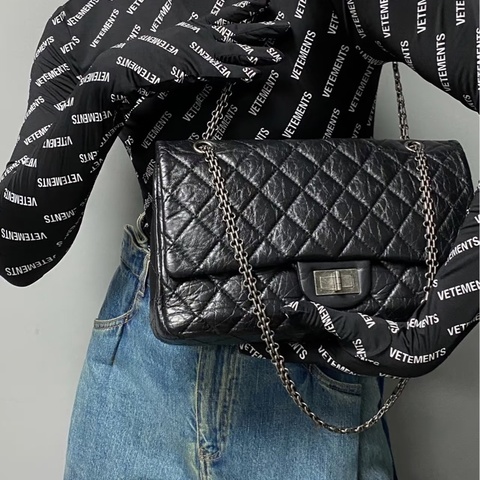 Chanel • 經典黑銀牛皮2.55 Maxi