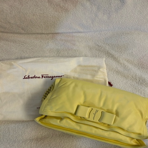 ferragamo 雲朵包