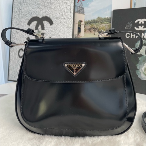 Prada Cleo普拉達光膠牛皮包 小號