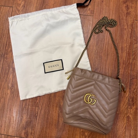 二手正品 Gucci GG Marmont 迷你絎縫皮革水桶包 575163