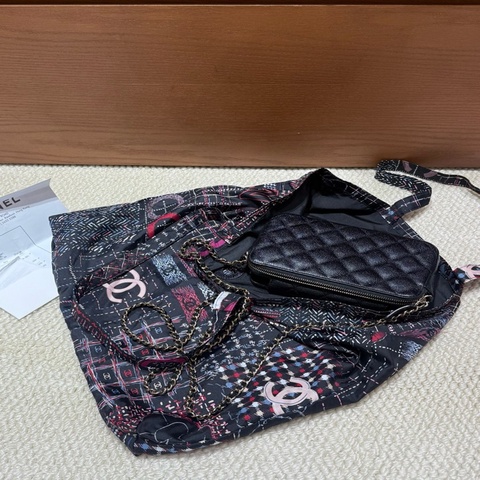 Chanel/香奈儿 22k涂鸦二合一tote购物袋 折叠起来又是一个鱼子酱woc
