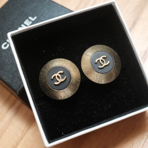 CHANEL VINTAGE 1995早春渡假系列  太陽光芒黑金雙Ｃ logo圓形耳環