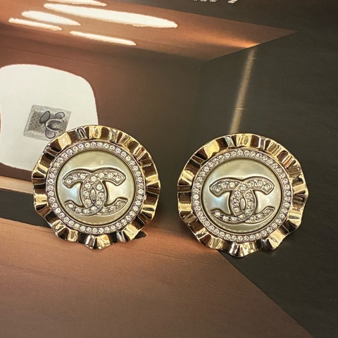 Chanel 金裙邊雙C鑽耳環✨