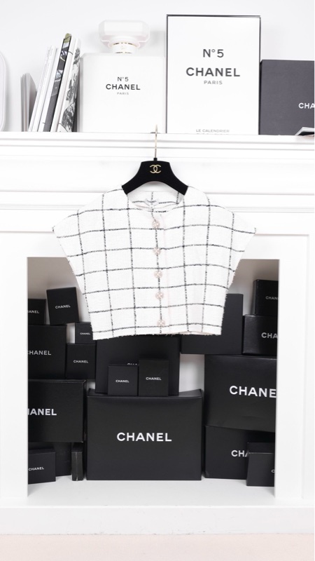 Chanel 19年沙滩系列黑白格纹琉璃扣落肩袖crop短袖