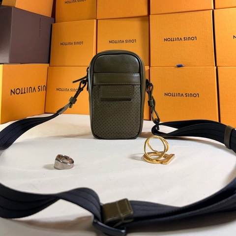 🔥超級好看 Bv Bottega Veneta 深綠壓紋logo手機包/肩背斜背小包