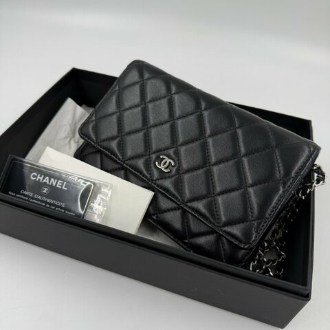 CHANEL - CHANEL黑色羊皮銀釦WOC斜背包AP0250