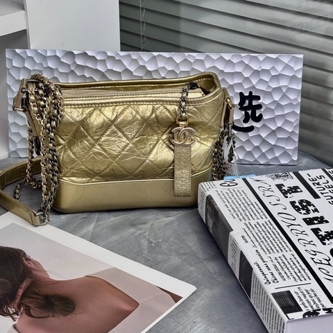 Chanel • 經典Gabrielle 金色金釦牛皮流浪包 小號 全配🈶盒